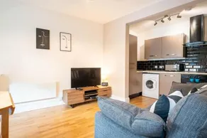 Redhill Garland- 1 bed 1 bath self contained ground floor flat - Image 2