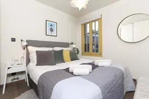CHALET SUISSE - Central Chamonix - sleeps 4 - Image 2