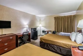 Econo Lodge - Image 4
