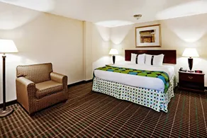 HOLIDAY INN NORTON - Image 2