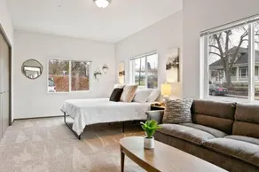 HUGE Fun Trendy Apt by Perry District & Downtown - Image 5