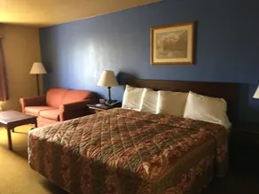 Hilltop Inn and Suites - Image 5