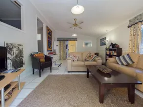 Pet Friendly Cottage in Torquay - Hervey Bay 430m or 5 min walk to dog friendly Shelly Beach - Image 5