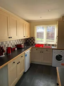 Cozy Beach House in Sandown 3 Bedrooms - Image 3