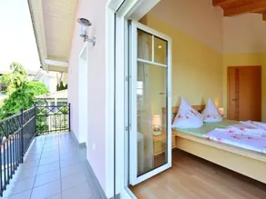 Lovely flat in Deggendorf with luxurious furnishings with southern flair - Image 3