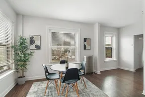 Sleek 2BR - Hyde Park 405 - Image 3