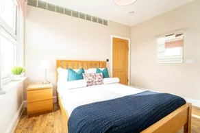 Redhill Garland- 1 bed 1 bath self contained ground floor flat - Image 5