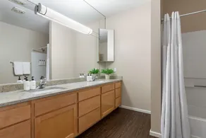 Bellevue Designer 1BD Plus Den 1BA Apartment - Image 2