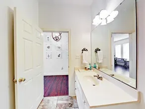 Snowbird-friendly Condo W/shared Outdoor Pool and Basketball Court - Image 3