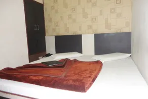 OYO 2061 Hotel New Holiday Inn - Image 4