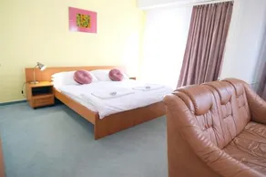 Art Hotel - Image 3