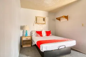 Plaza Hotel - Image 3