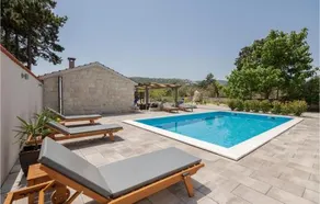Awesome Home In Zadvarje - Image 5