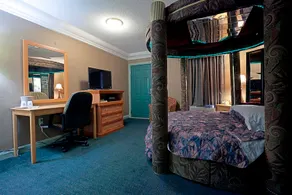 Bay Side Inn & Suites - Image 2