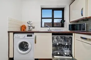 🌟Cosy House - Pool Table, Smart TV & Free Parking🌟 - Image 5