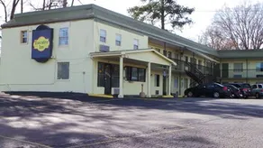 Executive Inn - Calhoun - Image 5