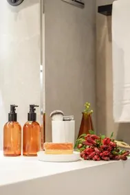 Grand Luxe Hostel - Image 2