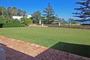 Amazing Beachfront Villa, heated pool, Marbella - Image 4