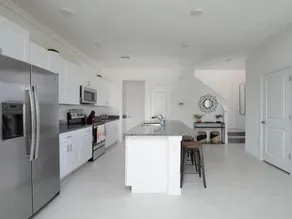 Modern Oasis! 3BR Townhouse in a Lagoon Community - Image 5