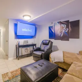 Midway Airport 2 Bedroom with full Kitchen - Image 3