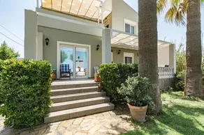 Big Blue Seafront Villa - Image 3