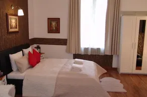 Romantic Centrum Apartman - Image 4