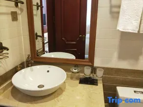 Zhongyu Yacheng Holiday Hotel - Image 4