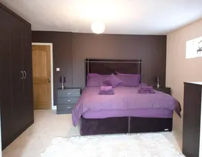 6 Bed House - Sleeps 11 - Pets - Garden - Parking - Image 5