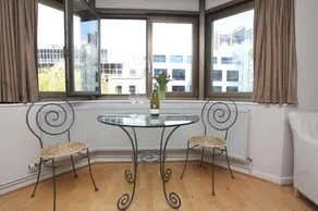 Tower Bridge Apartment - Image 2