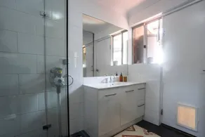 Lovely 1BR in Beachy Scarborough - Image 4