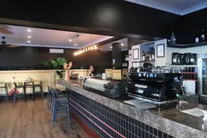 Queens Hotel Innisfail - Image 3