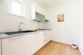 Green Apartment - Image 4