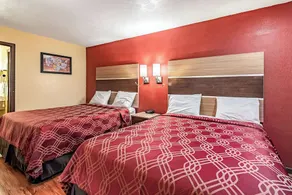 Econo Lodge Worthington - Columbus North - Image 5