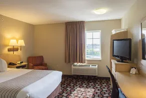 Birch Hill Suites Clarksville - Image 3