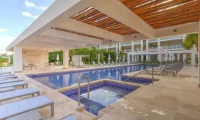 Romantic getaway next to the beach - Image 2