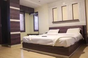 Hotel Golden City - Image 2
