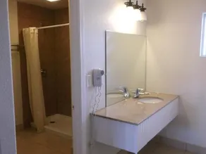 Travel Inn and Suites - Image 3