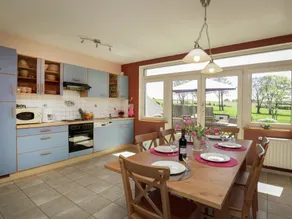 Cushy Holiday Home With Fenced Garden - Image 5