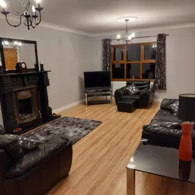 Large private detached home - Image 2