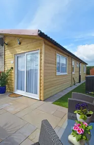 Pet Friendly Sleeps 3 Chalet Bridlington Free Elec - Image 5