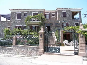 Villa Iris Hotel - Image 1