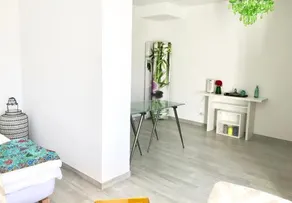 Lovely Guesthouse With Lakeview - Image 3