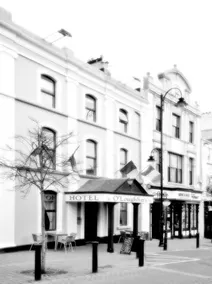 O'Loughlin's Hotel - Image 2