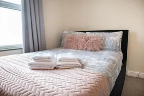 Lovely 4-bedrooms flat in North Acton - Image 2