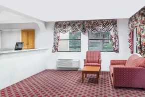 Knights Inn Denton - Image 2