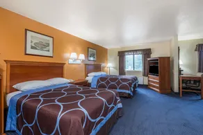 Super 8 by Wyndham Hartford Hotel - Image 4