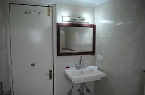 Hotel Royal Inn - Image 4