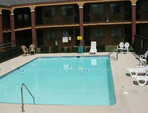 Garnett Inn - Image 2