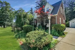 Lovely Bright Lansing Home 3 Bedrooms 2 Bathrooms - Image 3