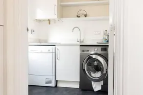 4 Bed-House Sleep 10-Parking-HotTub-Wifi - Image 5